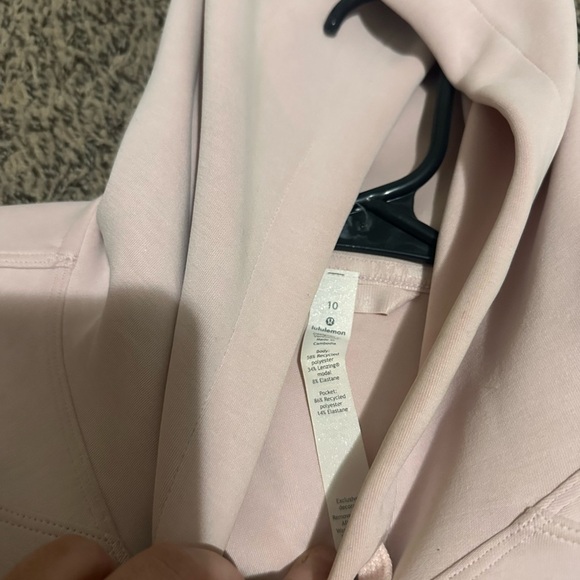 Lululemon Get Centered Cropped Hoodie – Women’s Size 10, Cozy Athleisure Top - Picture 4 of 4
